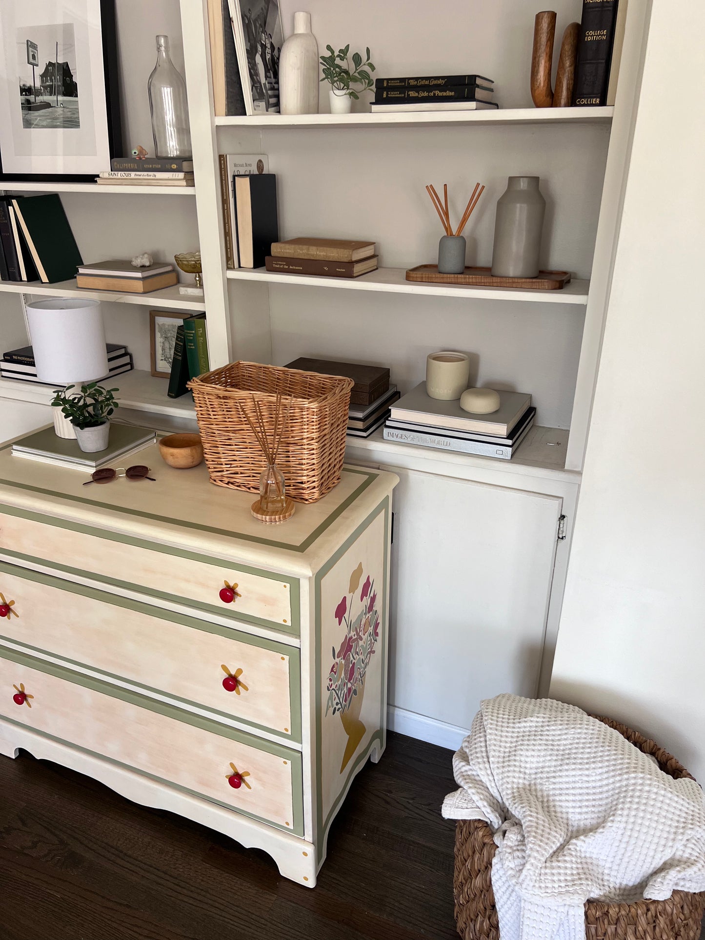 Folky Dresser