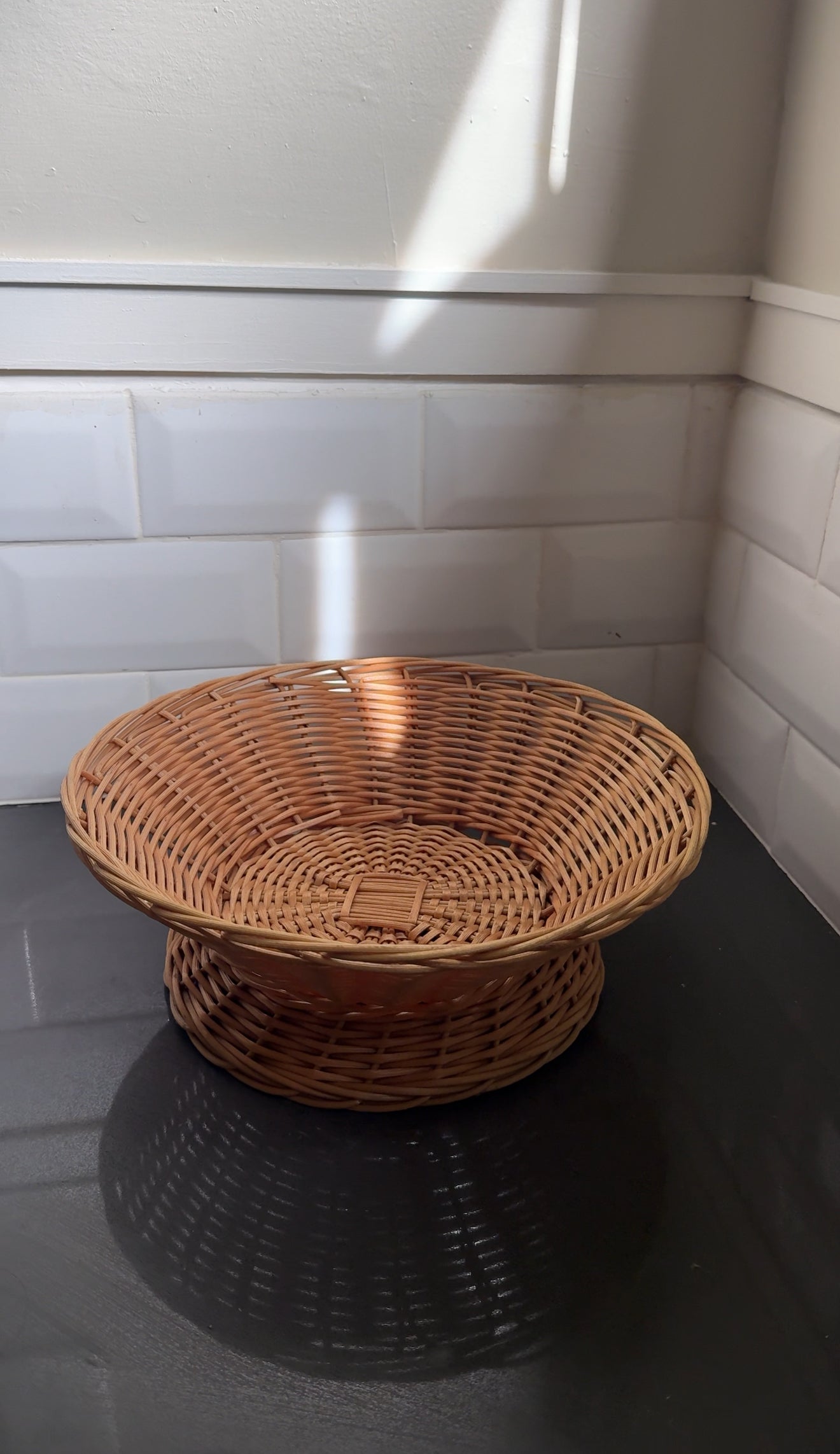 Round Pedestal Wicker Basket